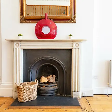 Elegant Period Clifton Balcony - Simplycheckin ブリストル