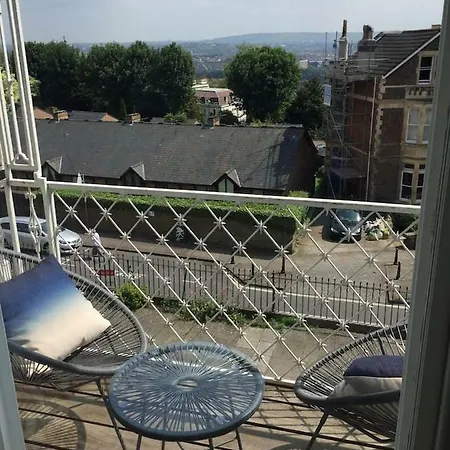 Elegant Period Clifton Balcony - Simplycheckin