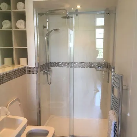 Elegant Period Clifton Balcony - Simplycheckin * Bristol