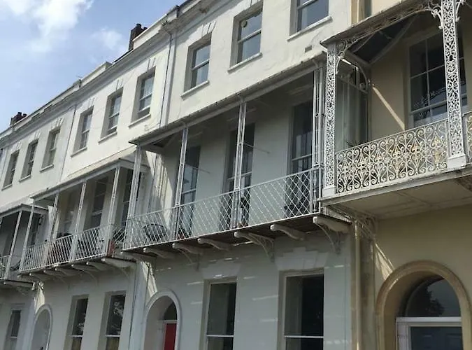 Elegant Period Clifton Balcony - Simplycheckin بريستول