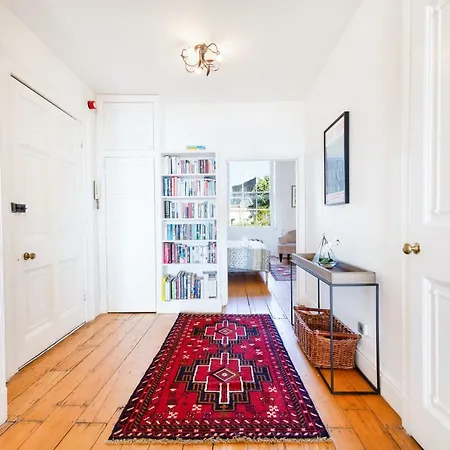 Elegant Period Clifton Balcony - Simplycheckin *