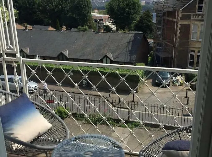 Elegant Period Clifton Balcony - Simplycheckin