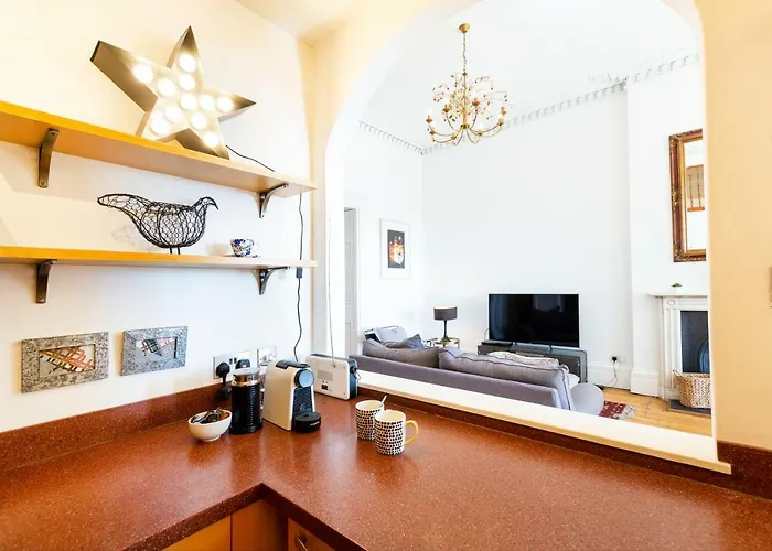 Elegant Period Clifton Balcony - Simplycheckin Appartement