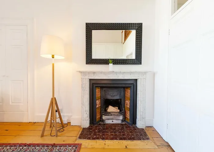 Elegant Period Clifton Balcony - Simplycheckin Bristol